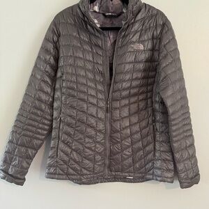 The North Face Gray Puffer Jacket with Quilted Design